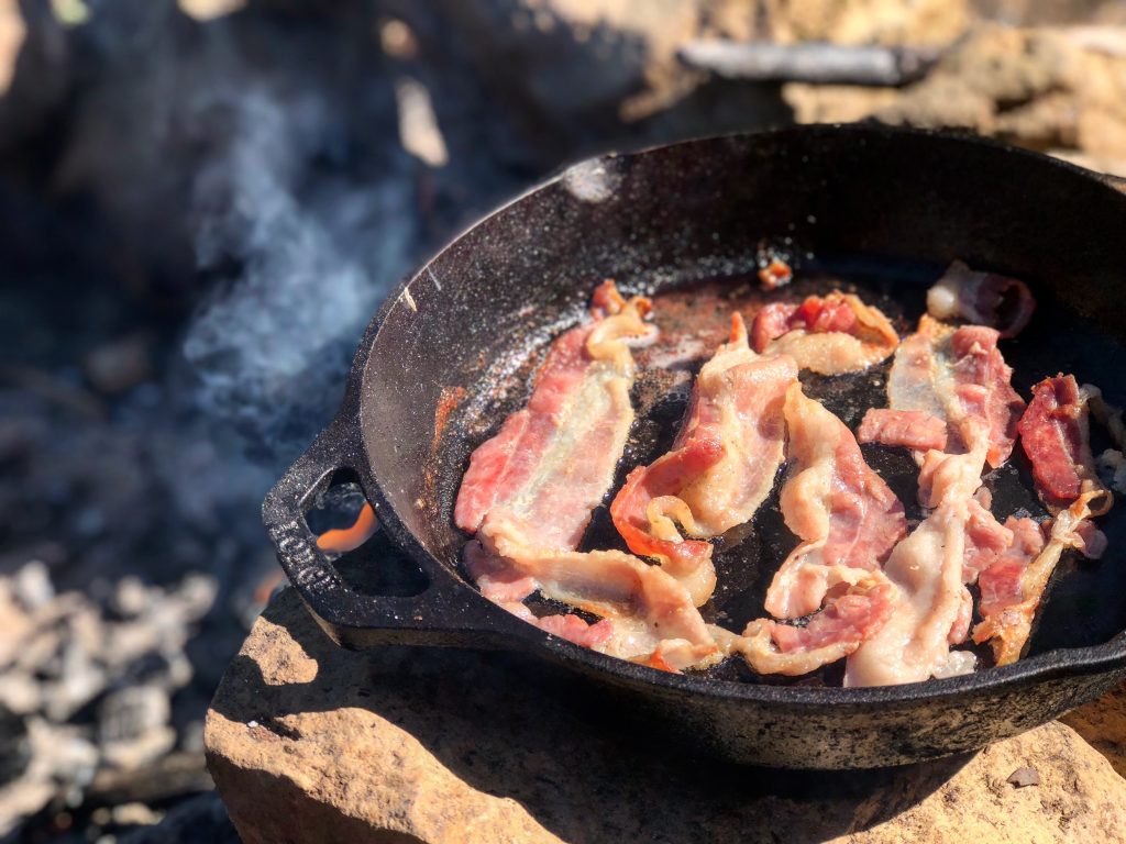 Bacon ist nicht nur bei den Briten beliebt. Iren essen ihn besonders gern zu Kohl oder eben zum Frühstück.