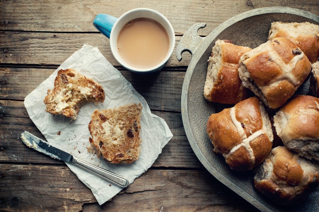 osterbräuche im ausland hot cross buns