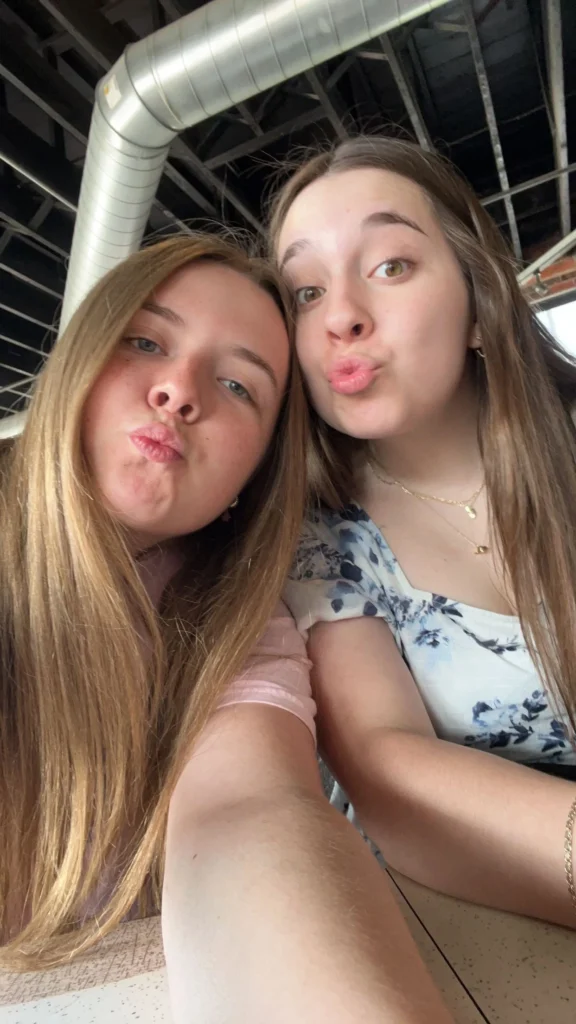 Selfie von Greta und einer Freundin