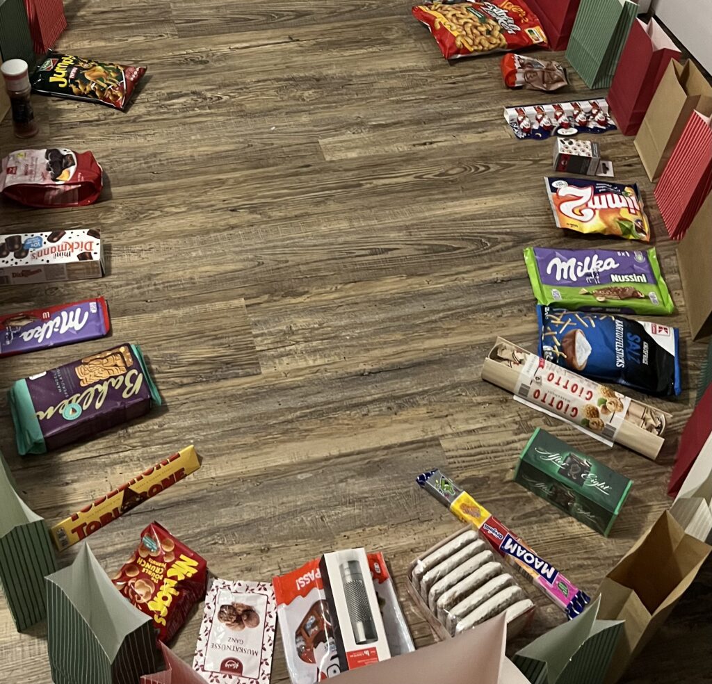 deutsche Schokolade auf dem Tisch verteilt