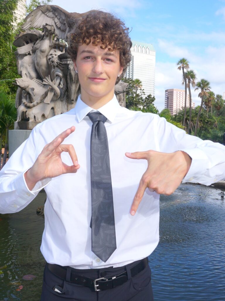 Austauschschüler beim Fotoshooting vor dem Homecoming