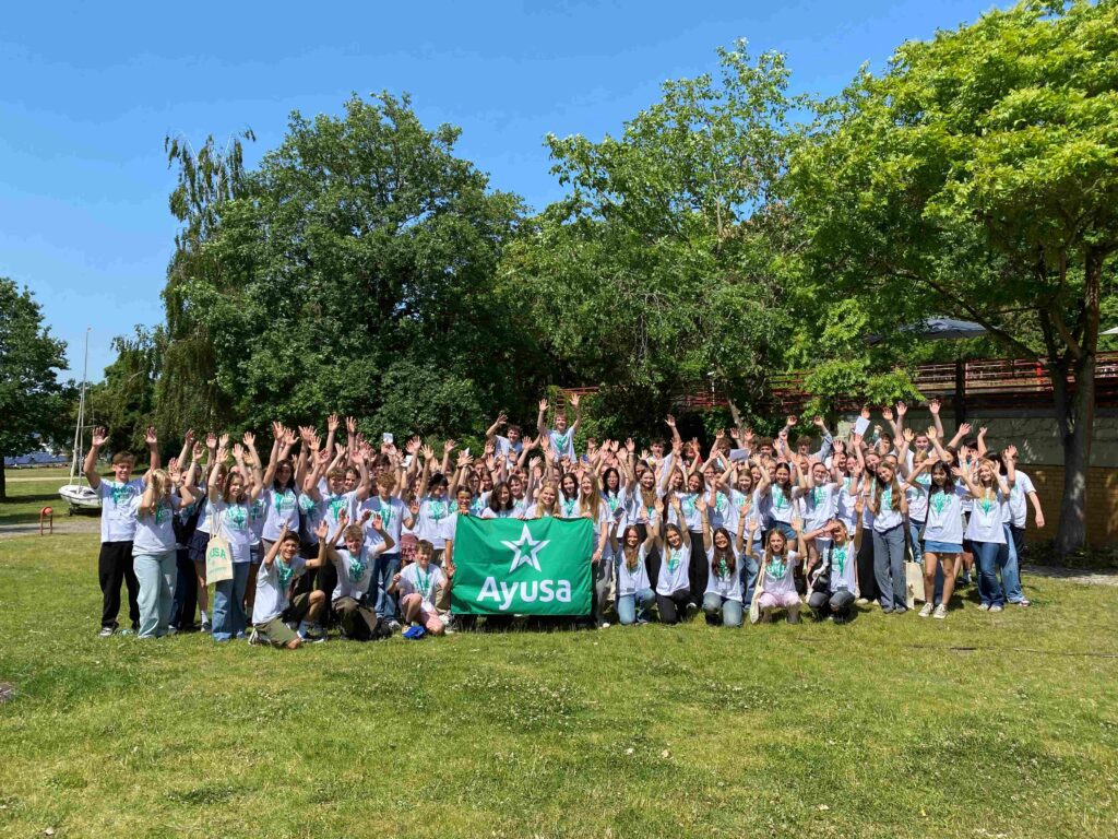 Gruppenbild mit Austauschschülern und Austauschschülerinnen beim Vorbereitungstreffen von Ayusa