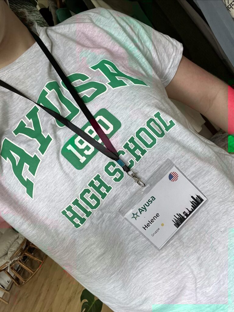 Helene mit Ayusa T-Shirt in Berlin