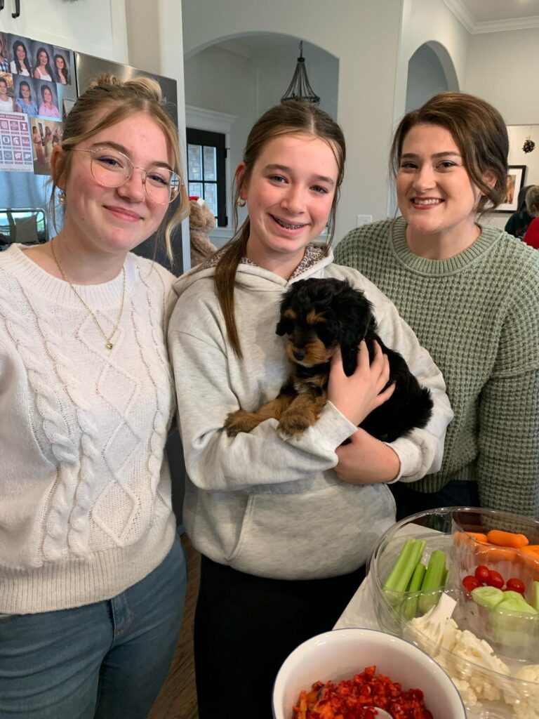 Miley mit ihrer Gastmutter und Gastcousine an Weihnachten.