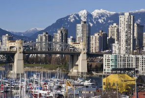 schueleraustausch-kanada-Burrard-Bridge-Vancouver-boote