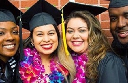 Frauen Graduation Contra Costa College