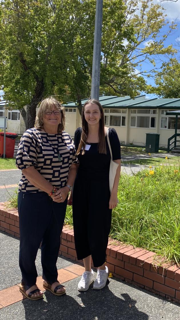 Ayusa-Intrax Mitarbeiterin mit Partnerin Orewa College Neuseeland