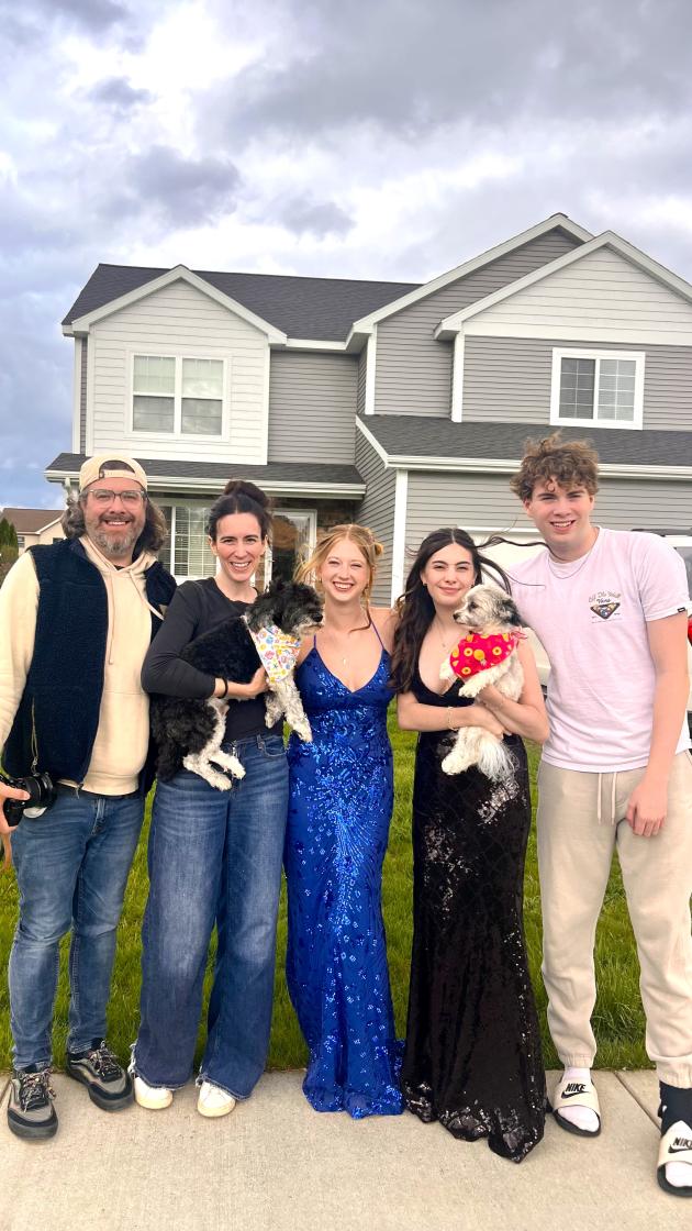 Gastfamilie in Promkleidung