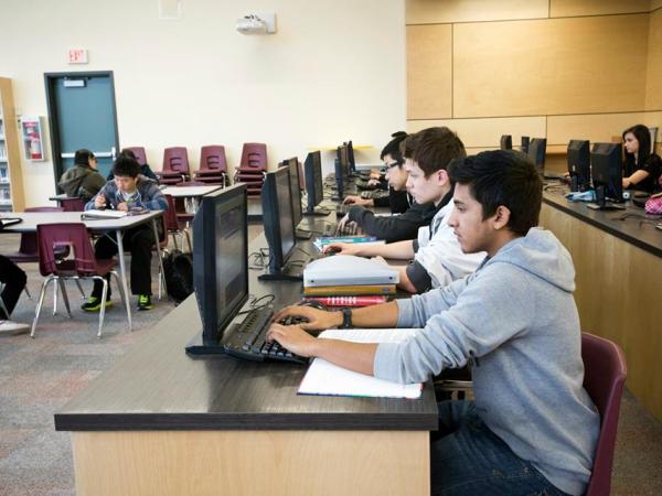 Burnaby Central Secondary School Bibliothek