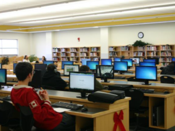 Chinook High School Bücherei