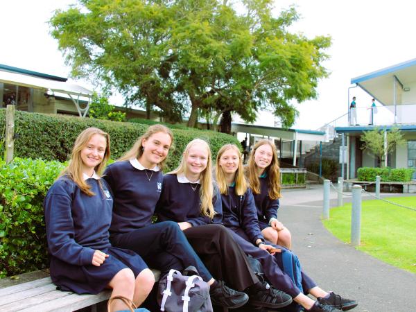 Kerikeri High School Schülerinnen