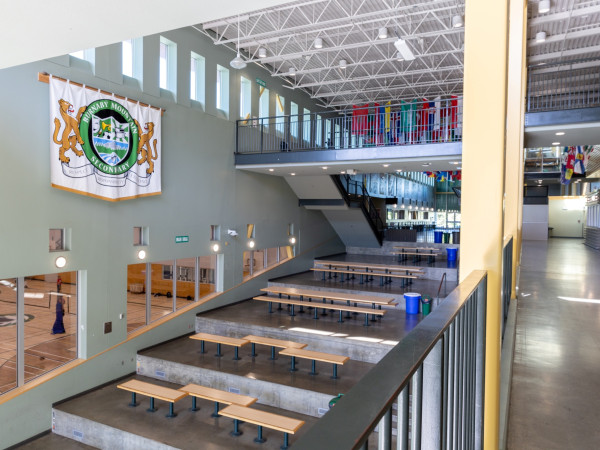 Burnaby Mountain Secondary School Sporthalle