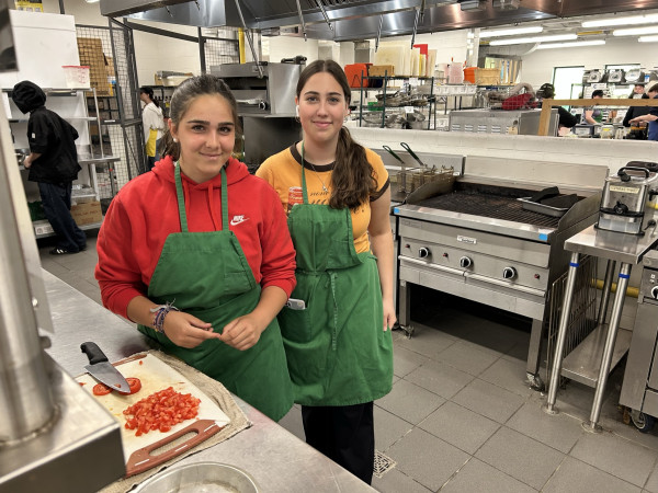 Innisdale Secondary School Schülerinnen in der Küche