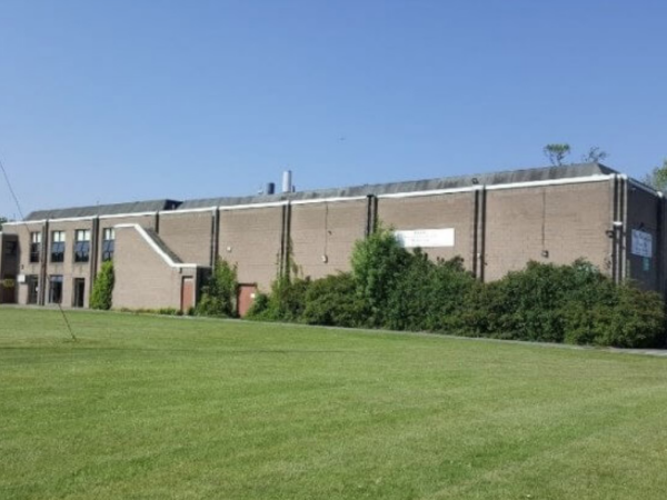 Schule von außen