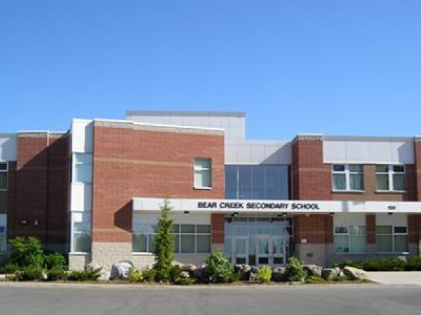 Bear Creek Secondary School Gebäude
