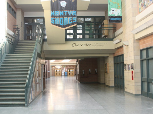 Nantyr Shores Secondary School Flur