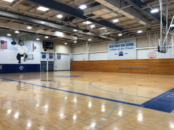 Bear Creek Secondary School Sporthalle
