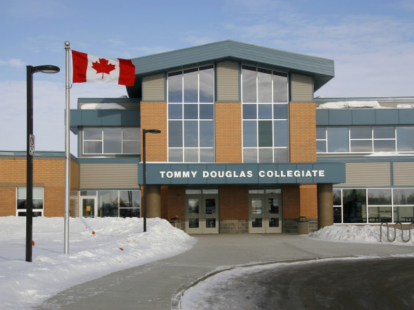 Tommy Douglas Collegiate Eingang