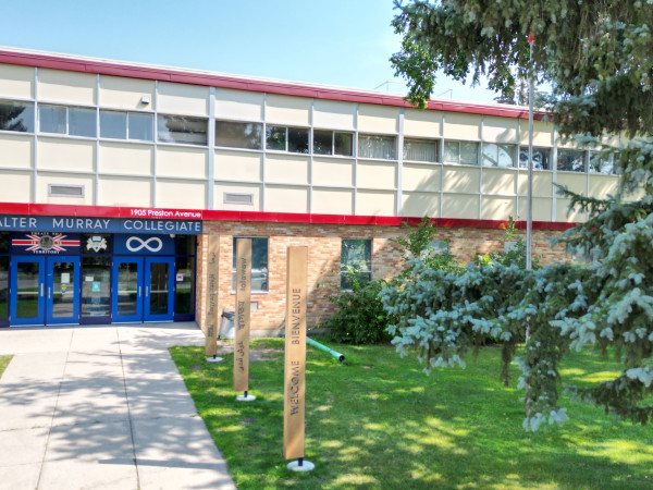 Walter Murray Collegiate Schuleingang