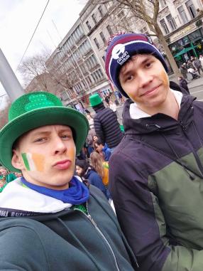 Zwei Schüler St.Patricks Day