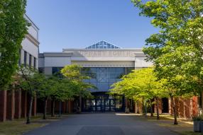 Burnaby South Secondary School Sporthalle