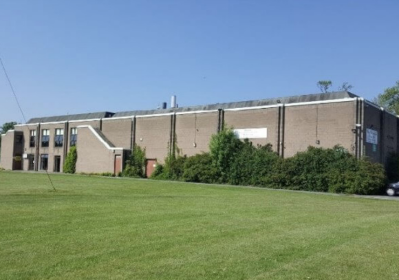 Schule von außen