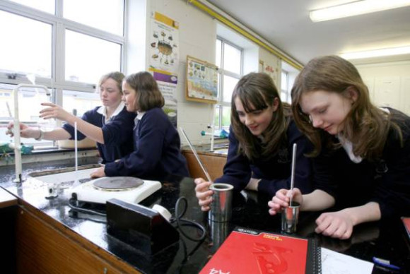 schueleraustausch-irland-schulwahl-st.-pauls-secondary-school-chemie