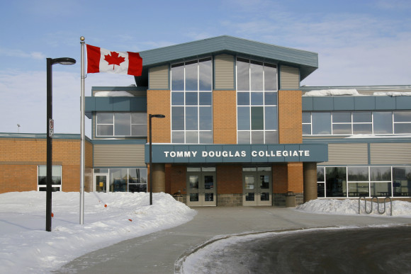 Tommy Douglas Collegiate Eingang